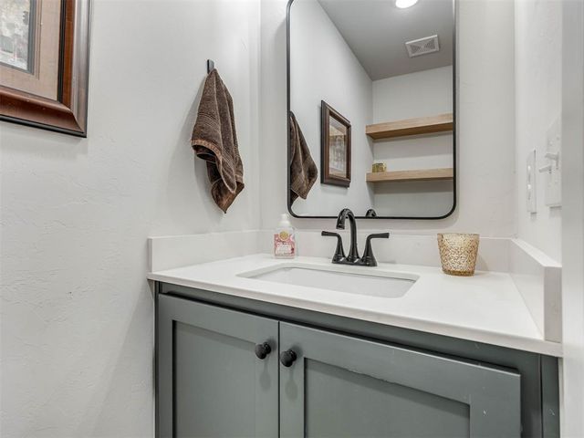 2424 Creekview Trail, Moore, OK 73160