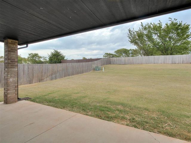 2424 Creekview Trail, Moore, OK 73160