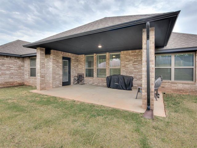 2424 Creekview Trail, Moore, OK 73160