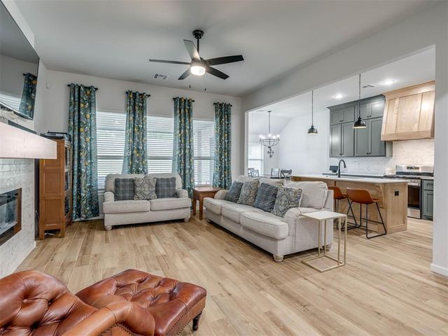 2424 Creekview Trail, Moore, OK 73160