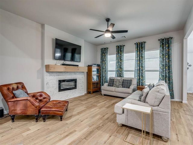 2424 Creekview Trail, Moore, OK 73160