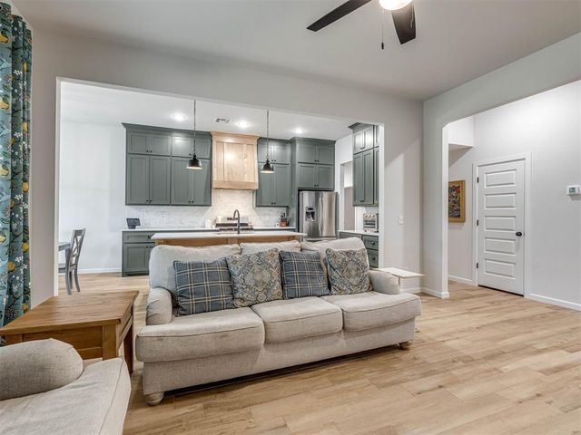2424 Creekview Trail, Moore, OK 73160