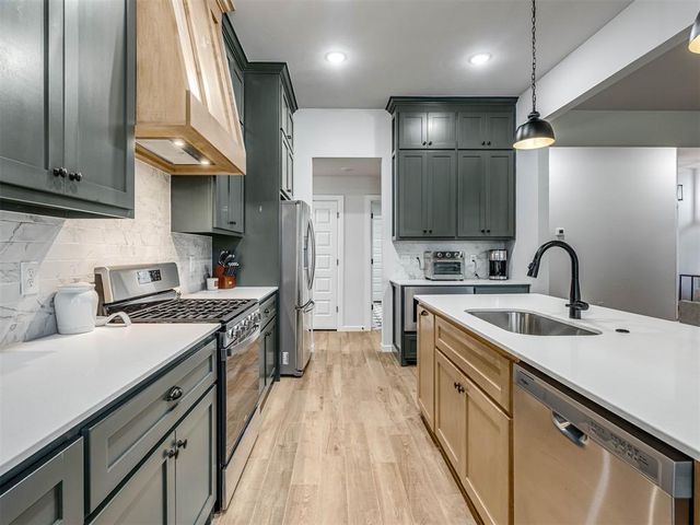 2424 Creekview Trail, Moore, OK 73160