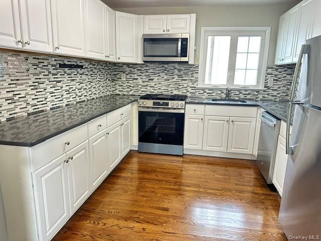 13 Juniper Road 2nd Fl, Port Washington, NY 11050