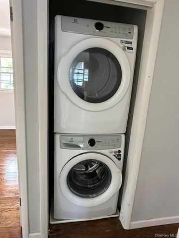 13 Juniper Road 2nd Fl, Port Washington, NY 11050