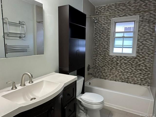 13 Juniper Road 2nd Fl, Port Washington, NY 11050