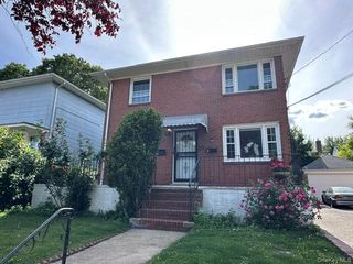 13 Juniper Road 2nd Fl, Port Washington, NY 11050