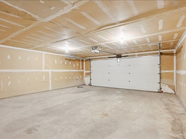 475 Westwinds Drive, Iowa City, IA 52246