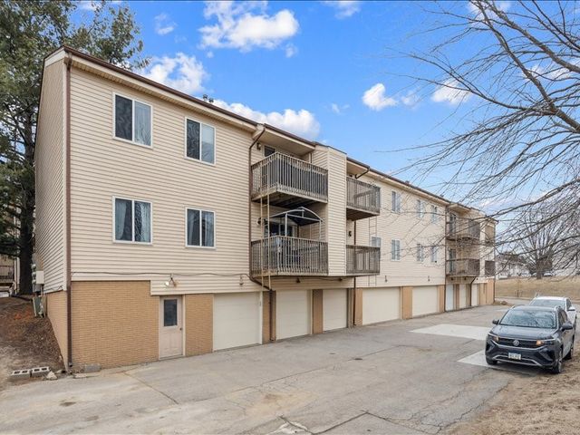 475 Westwinds Drive, Iowa City, IA 52246