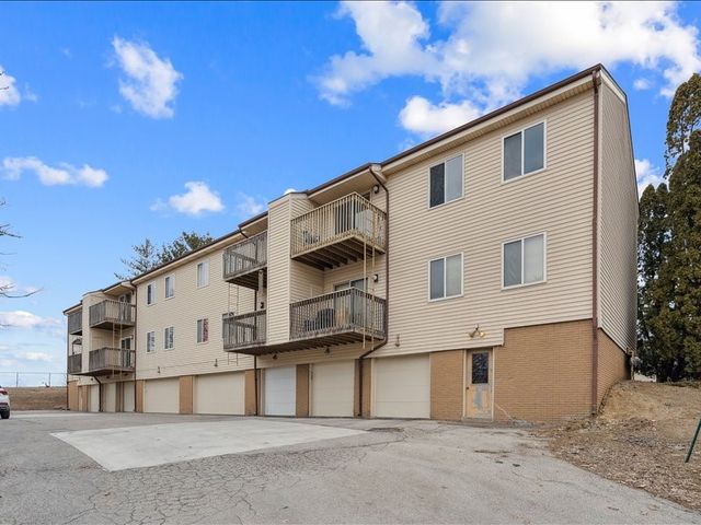 475 Westwinds Drive, Iowa City, IA 52246