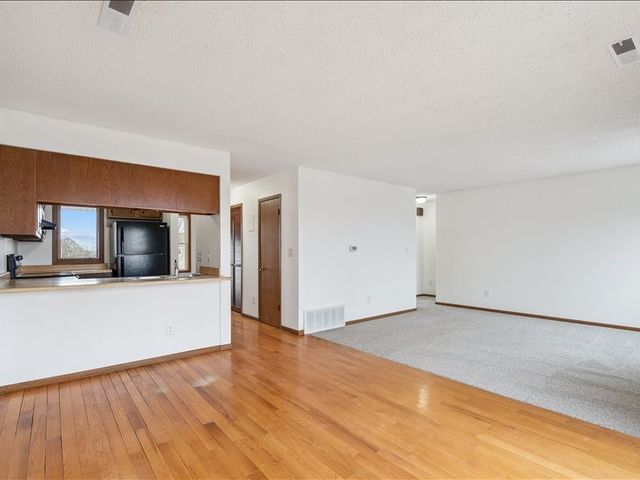 475 Westwinds Drive, Iowa City, IA 52246