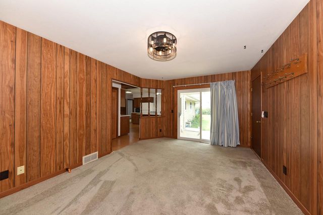 1818 Woodridge ROAD, West Bend, WI 53095