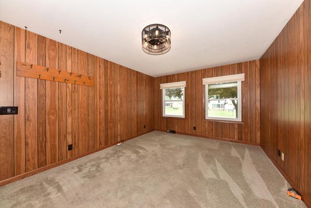 1818 Woodridge ROAD, West Bend, WI 53095
