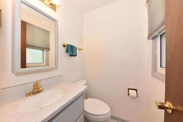 1818 Woodridge ROAD, West Bend, WI 53095