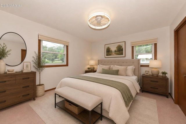 1818 Woodridge ROAD, West Bend, WI 53095