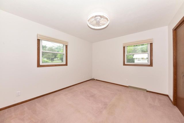 1818 Woodridge ROAD, West Bend, WI 53095