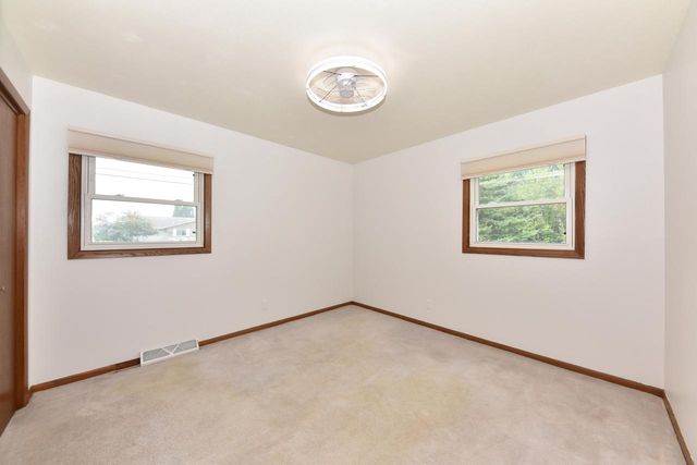 1818 Woodridge ROAD, West Bend, WI 53095