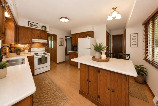 1818 Woodridge ROAD, West Bend, WI 53095