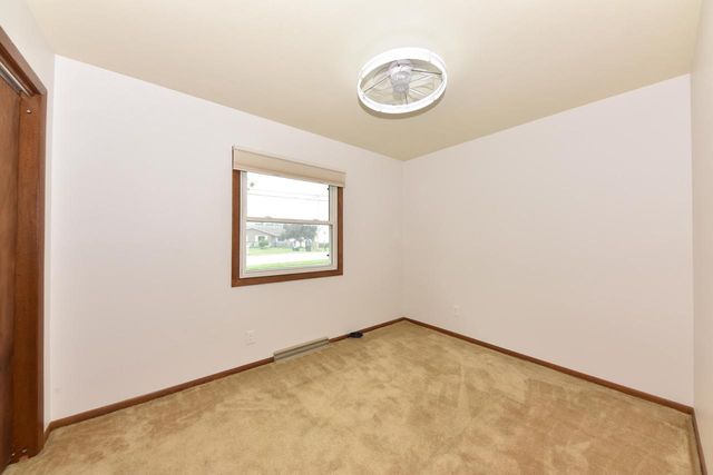 1818 Woodridge ROAD, West Bend, WI 53095