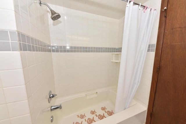 1818 Woodridge ROAD, West Bend, WI 53095
