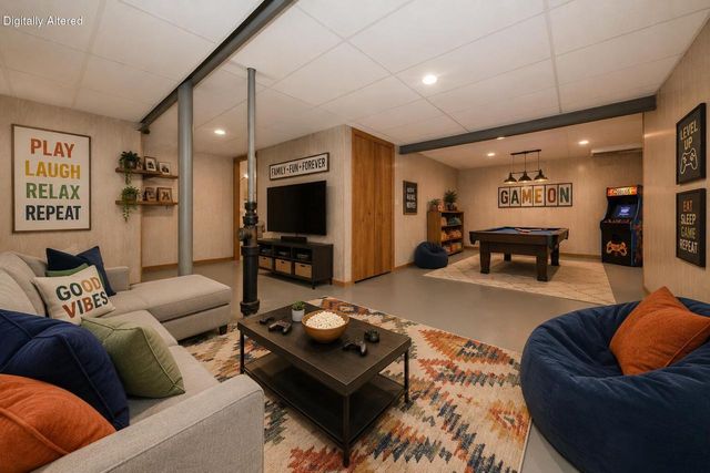 1818 Woodridge ROAD, West Bend, WI 53095