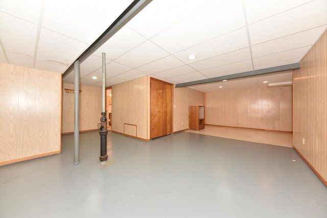 1818 Woodridge ROAD, West Bend, WI 53095