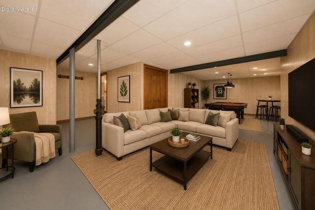 1818 Woodridge ROAD, West Bend, WI 53095