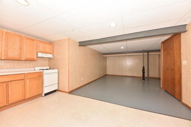1818 Woodridge ROAD, West Bend, WI 53095
