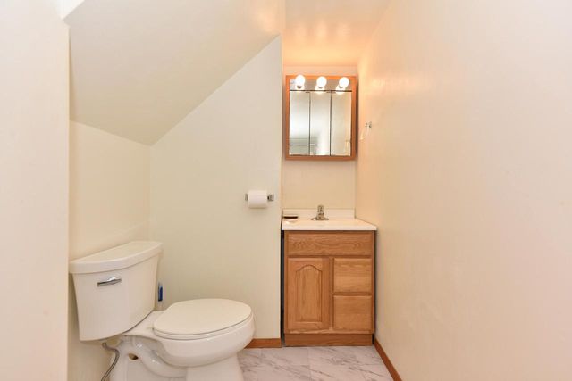 1818 Woodridge ROAD, West Bend, WI 53095