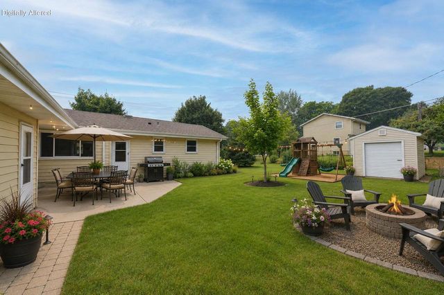 1818 Woodridge ROAD, West Bend, WI 53095