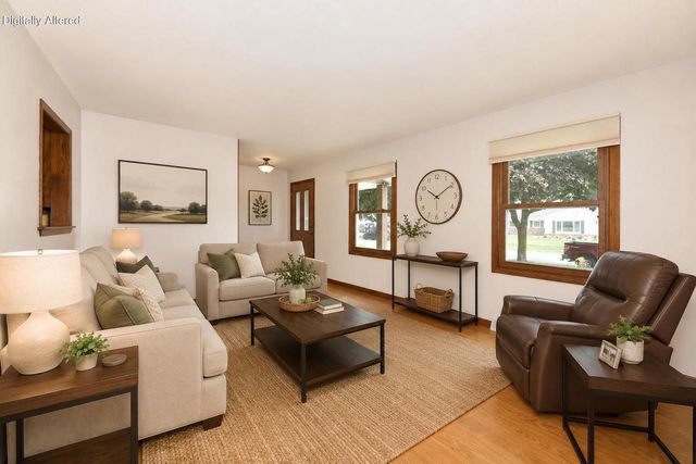 1818 Woodridge ROAD, West Bend, WI 53095