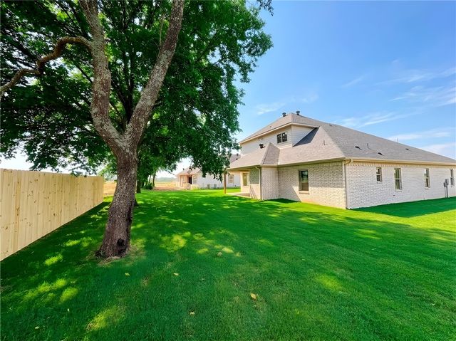 1351 Greyback Lane, Centerton, AR 72719