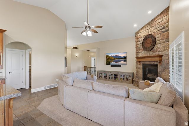 1385 N COMPTON RD, Farmington, UT 84025
