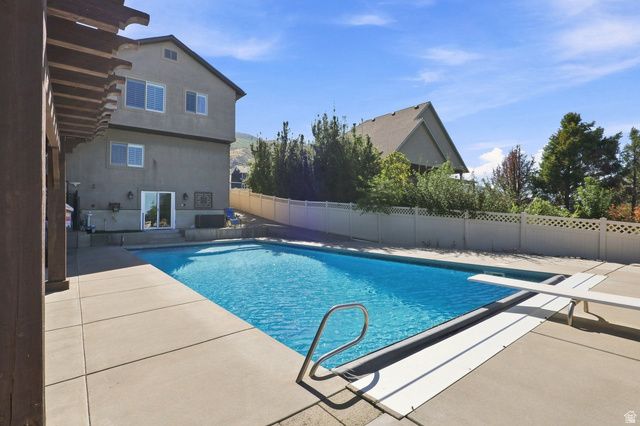 1385 N COMPTON RD, Farmington, UT 84025