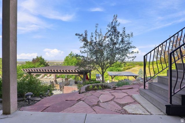 1385 N COMPTON RD, Farmington, UT 84025