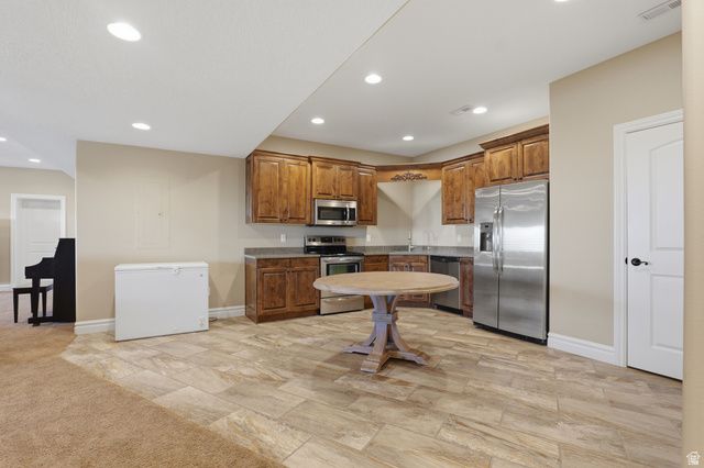 1385 N COMPTON RD, Farmington, UT 84025