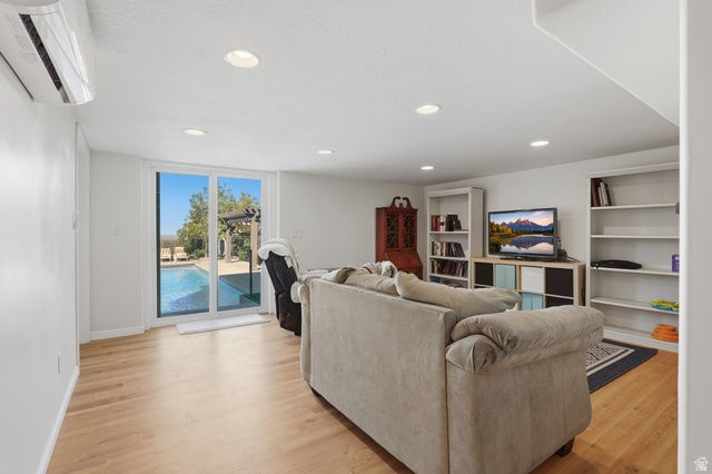 1385 N COMPTON RD, Farmington, UT 84025