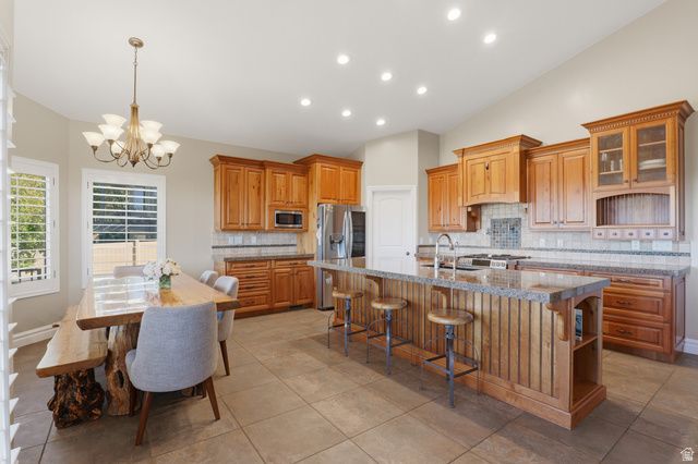 1385 N COMPTON RD, Farmington, UT 84025