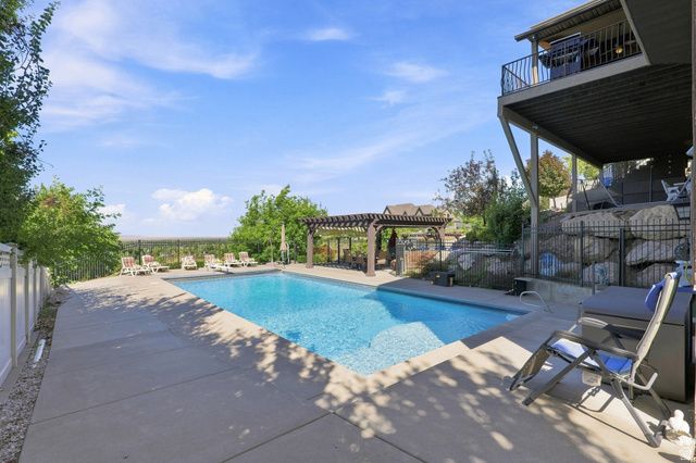 1385 N COMPTON RD, Farmington, UT 84025