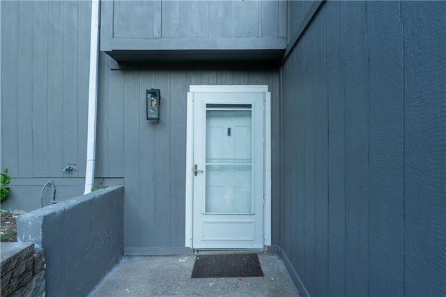 9525 Manning Avenue, Kansas City, MO 66134