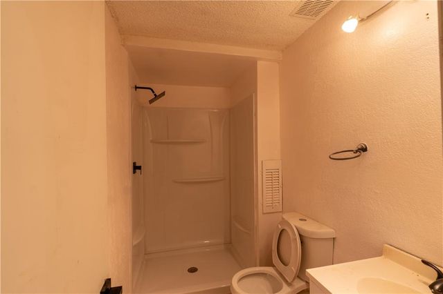 9525 Manning Avenue, Kansas City, MO 66134