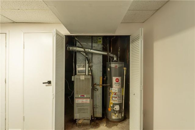 9525 Manning Avenue, Kansas City, MO 66134