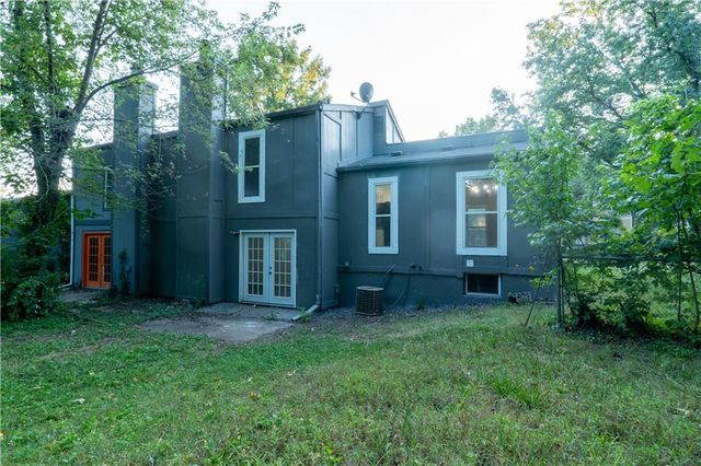 9525 Manning Avenue, Kansas City, MO 66134