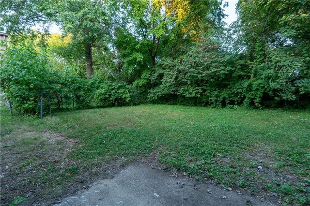 9525 Manning Avenue, Kansas City, MO 66134