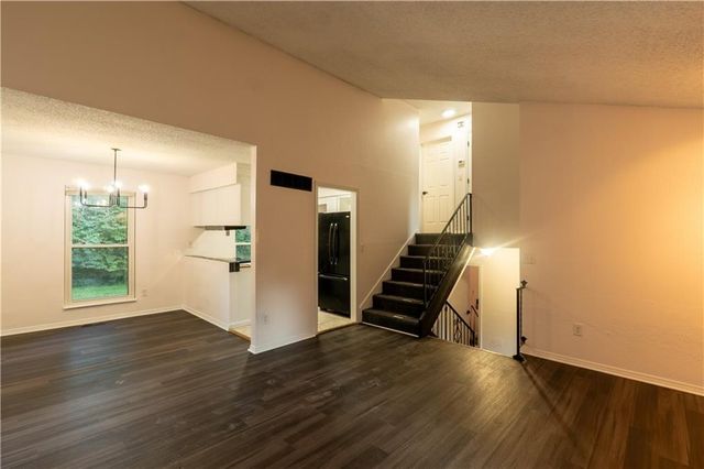 9525 Manning Avenue, Kansas City, MO 66134