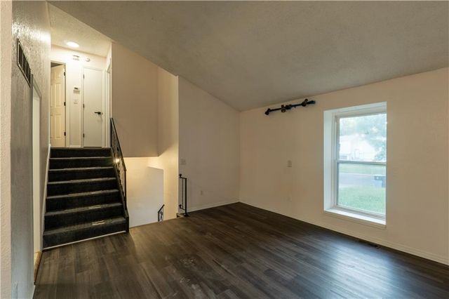 9525 Manning Avenue, Kansas City, MO 66134