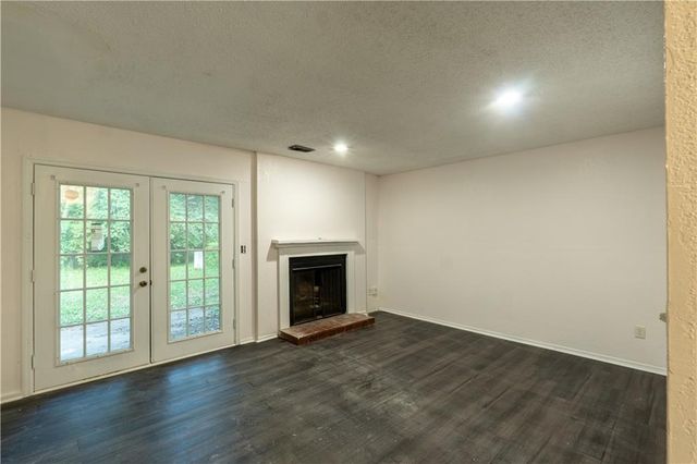 9525 Manning Avenue, Kansas City, MO 66134