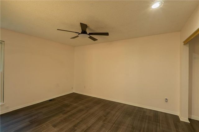 9525 Manning Avenue, Kansas City, MO 66134