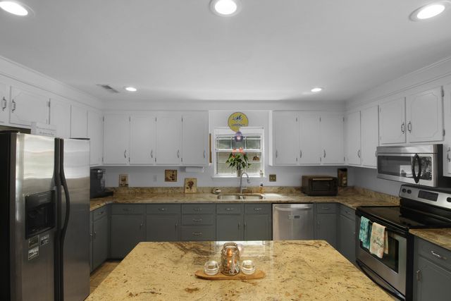 104 Excaliber Place, North Charleston, SC 29418