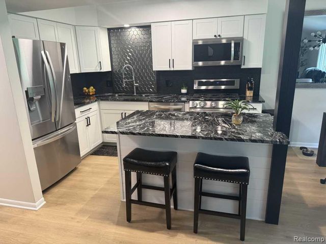 571 Park Place, Saline, MI 48176